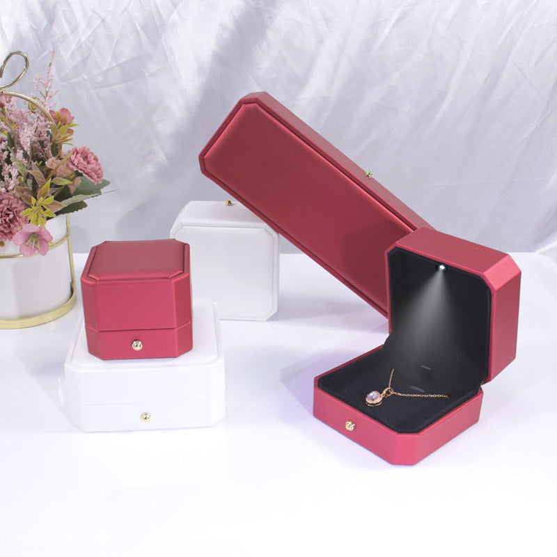 1 Piece White PU Leather Ring Box For Jewelry Packaging Featuring Love Charms Design