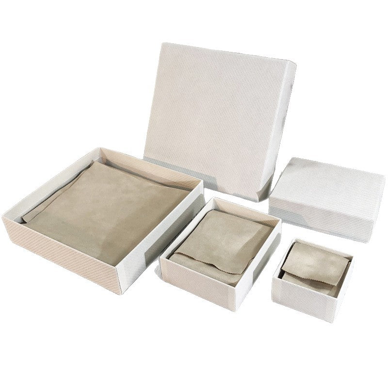 1 Piece Flannel Jewelry Box Featuring Love Charms Design