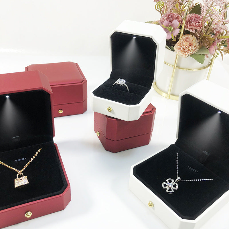 1 Piece White PU Leather Ring Box For Jewelry Packaging Featuring Love Charms Design