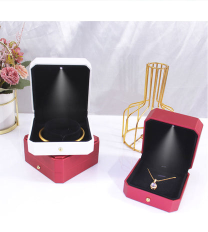 1 Piece White PU Leather Ring Box For Jewelry Packaging Featuring Love Charms Design
