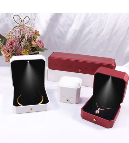 1 Piece White PU Leather Ring Box For Jewelry Packaging Featuring Love Charms Design