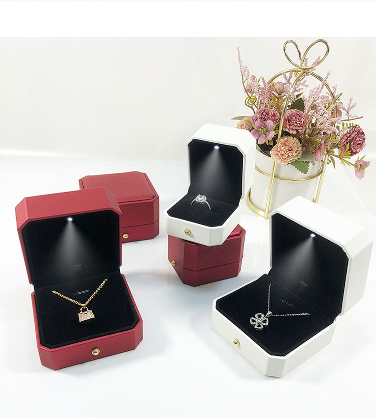 1 Piece White PU Leather Ring Box For Jewelry Packaging Featuring Love Charms Design
