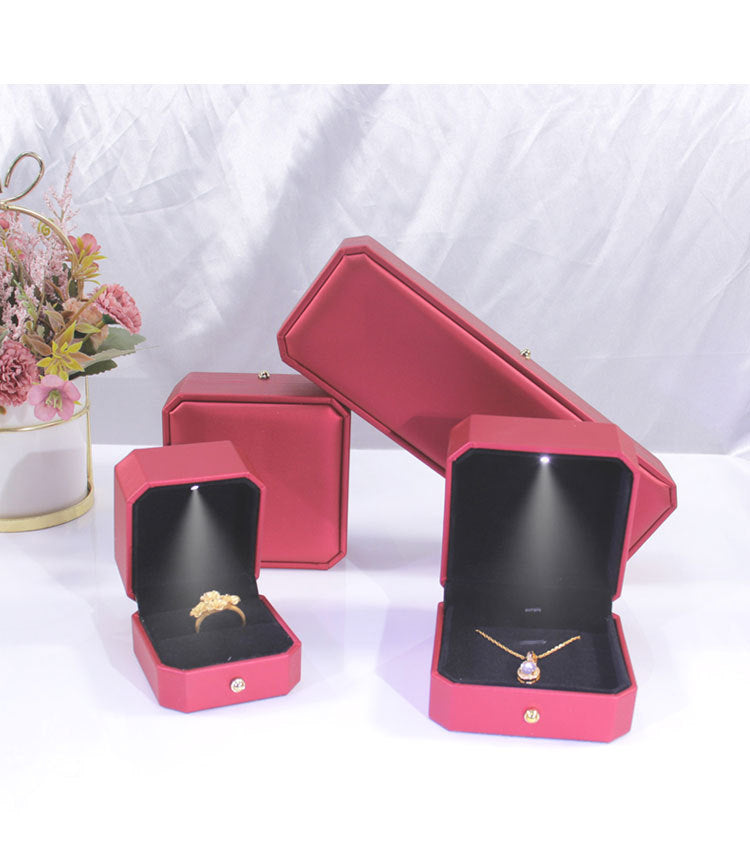 1 Piece White PU Leather Ring Box For Jewelry Packaging Featuring Love Charms Design
