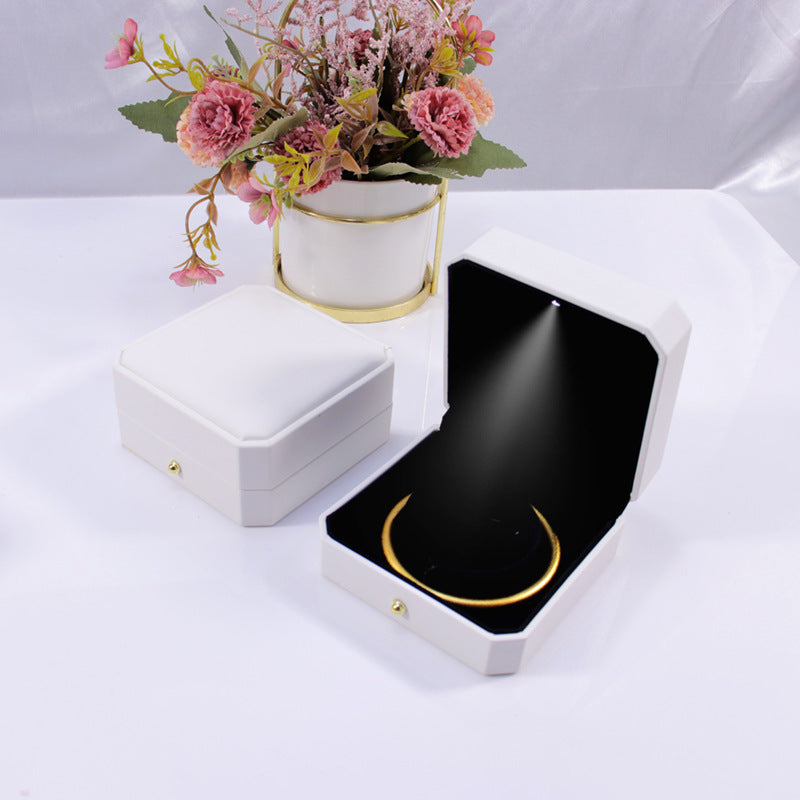 1 Piece White PU Leather Ring Box For Jewelry Packaging Featuring Love Charms Design