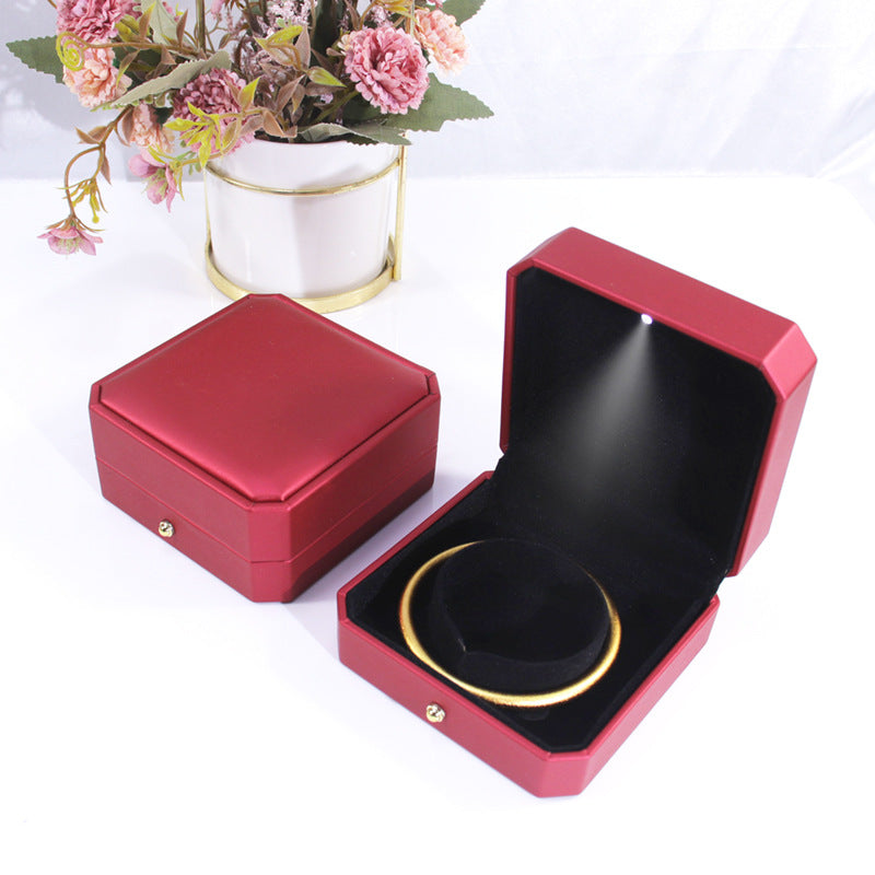 1 Piece White PU Leather Ring Box For Jewelry Packaging Featuring Love Charms Design
