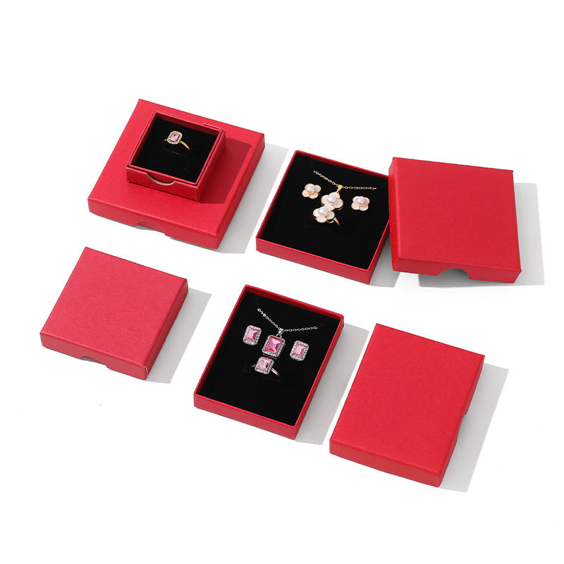 1 Piece Synthetic Jewelry Box In White Featuring Love Charms Design For Elegant Jewelry Storage
