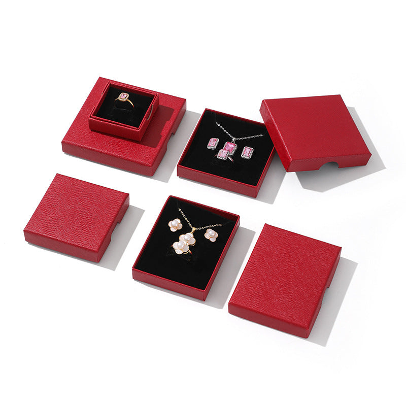 1 Piece Synthetic Jewelry Box In White Featuring Love Charms Design For Elegant Jewelry Storage