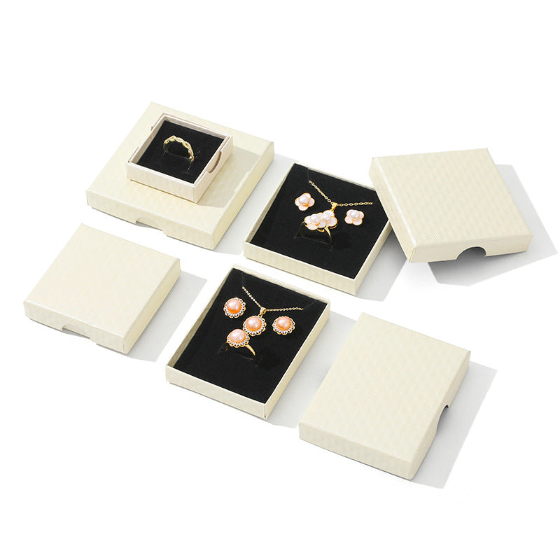 1 Piece Synthetic Jewelry Box In White Featuring Love Charms Design For Elegant Jewelry Storage
