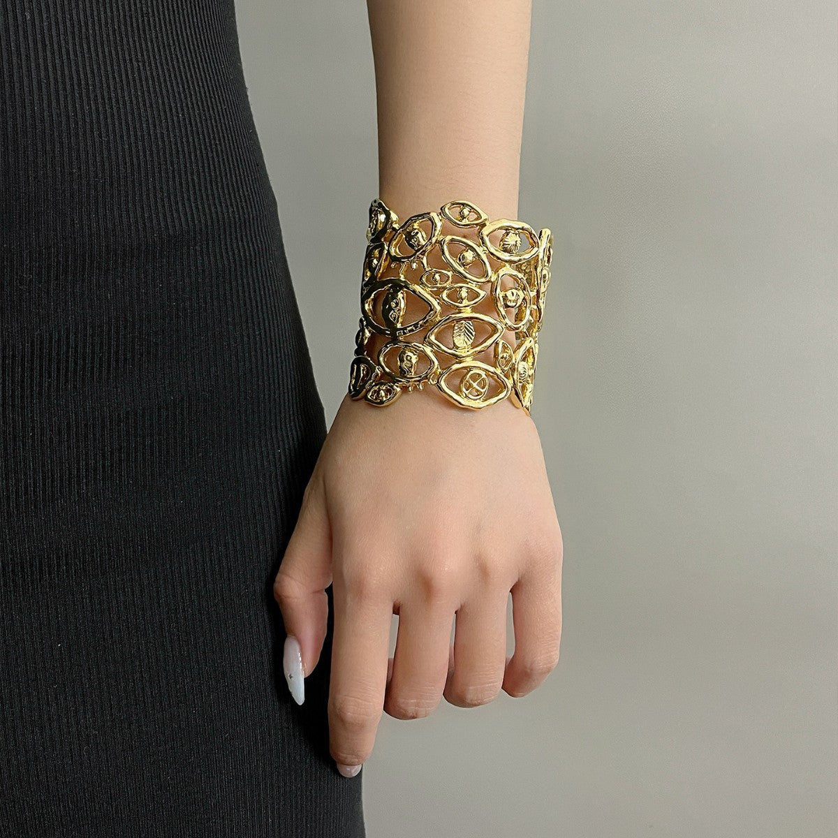 Devil's Eye Bangle For Women In Exaggerated Style, Golden Alloy With Electroplated Finish