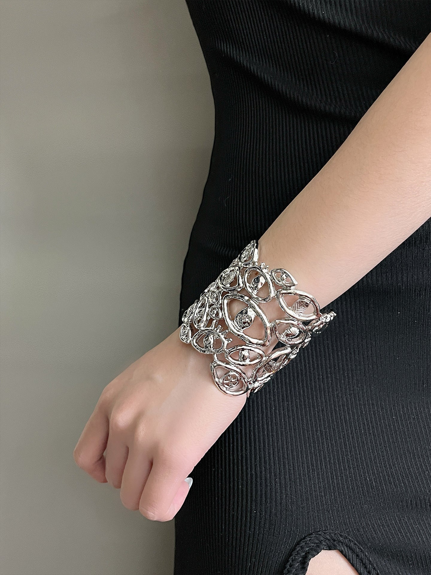 Devil's Eye Bangle For Women In Exaggerated Style, Golden Alloy With Electroplated Finish