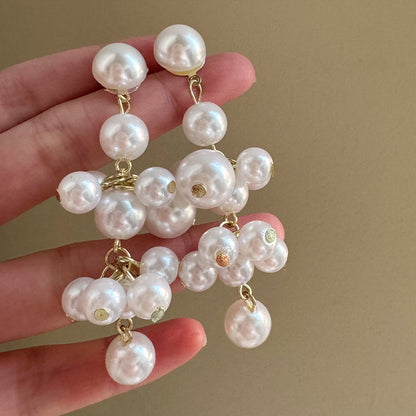 Luxurious White Acrylic Flowers For Women Featuring Zircon Inlay And Elegant Tassel Craft