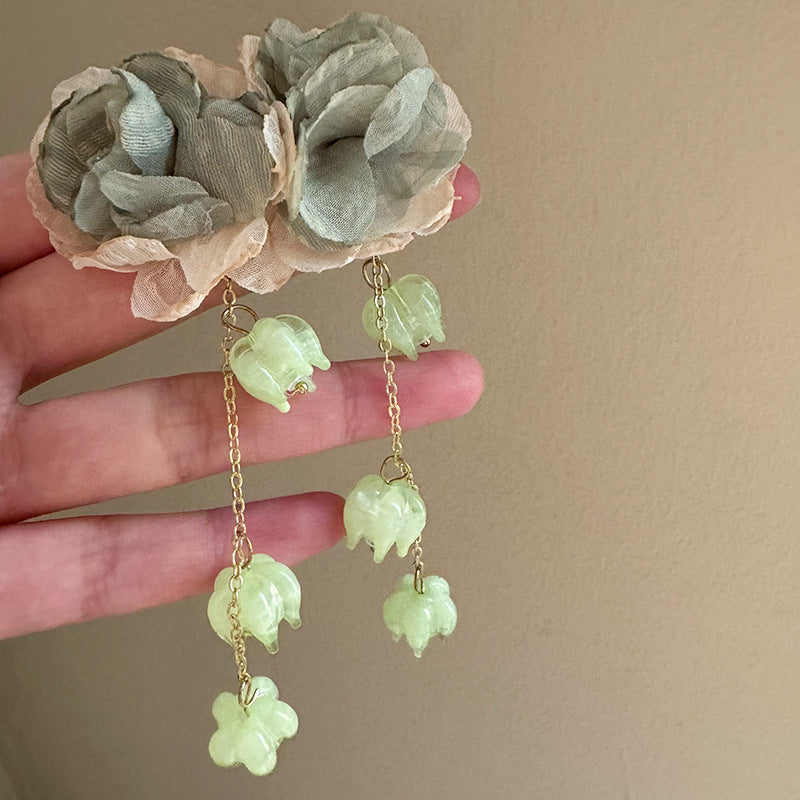 Luxurious White Acrylic Flowers For Women Featuring Zircon Inlay And Elegant Tassel Craft