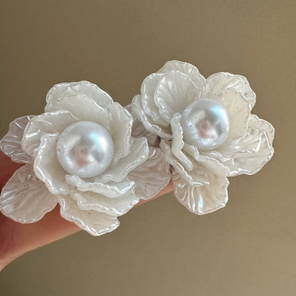 Luxurious White Acrylic Flowers For Women Featuring Zircon Inlay And Elegant Tassel Craft