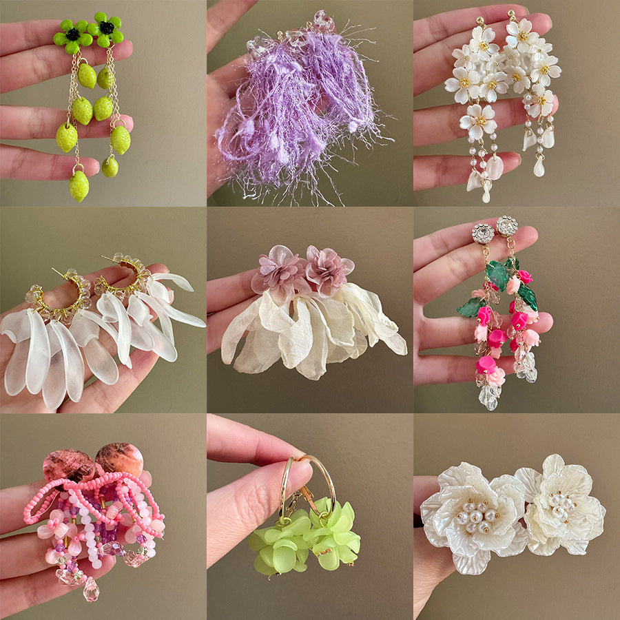 Sweet Multicolor Acrylic Flowers Tassel For Women Daily Wear