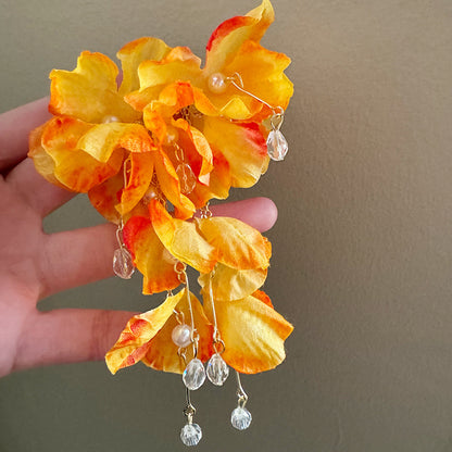Sweet Multicolor Acrylic Flowers Tassel For Women Daily Wear