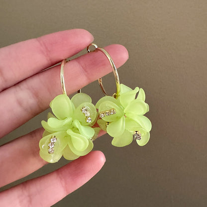 Sweet Multicolor Acrylic Flowers Tassel For Women Daily Wear