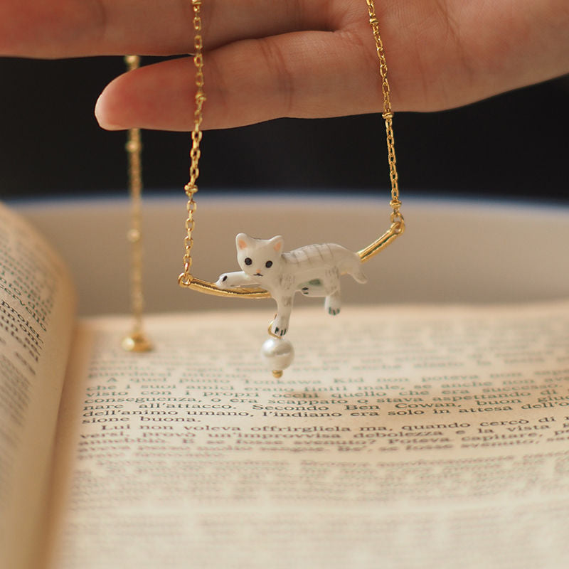 Pastoral Cat Necklace For Women Featuring Epoxy Craft And Zircon Inlay On Copper With Cable Chain