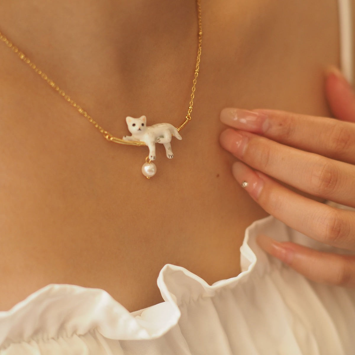 Pastoral Cat Necklace For Women Featuring Epoxy Craft And Zircon Inlay On Copper With Cable Chain