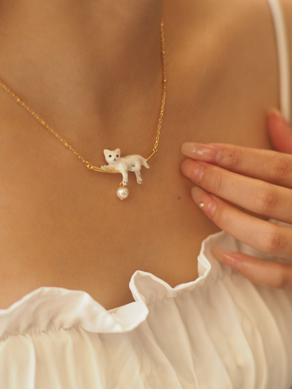 Pastoral Cat Necklace For Women Featuring Epoxy Craft And Zircon Inlay On Copper With Cable Chain