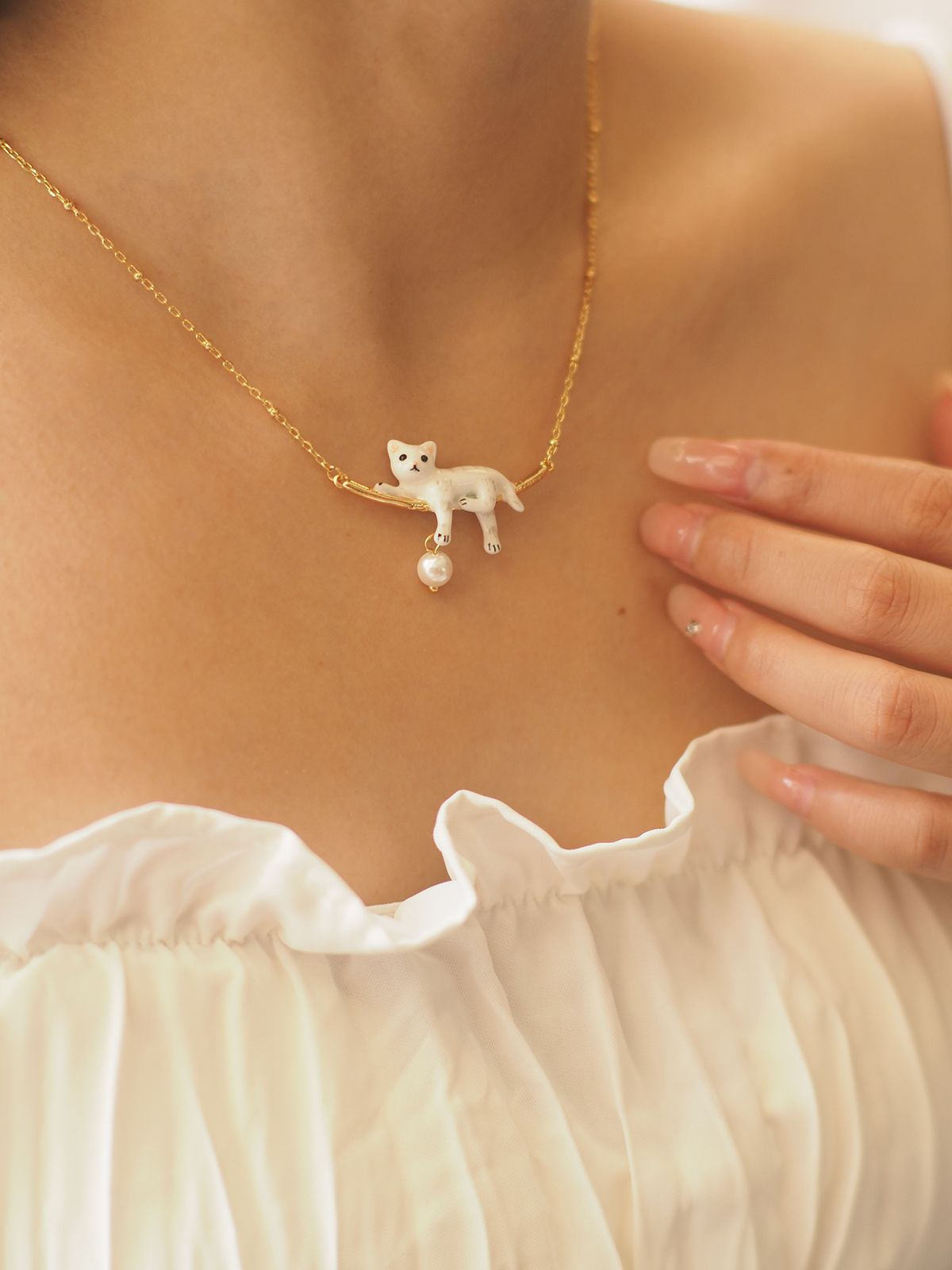Pastoral Cat Necklace For Women Featuring Epoxy Craft And Zircon Inlay On Copper With Cable Chain