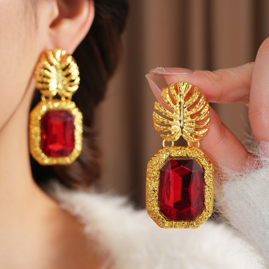 Retro Leaves Stud Earrings For Women In Gold With Rhinestones