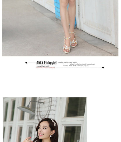 Square Shoulder Bag For Women In Patent Leather Featuring Elegant Design