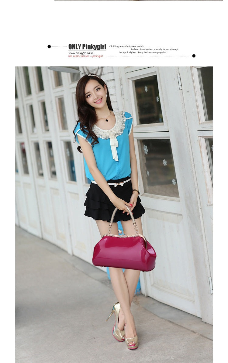 Square Shoulder Bag For Women In Patent Leather Featuring Elegant Design