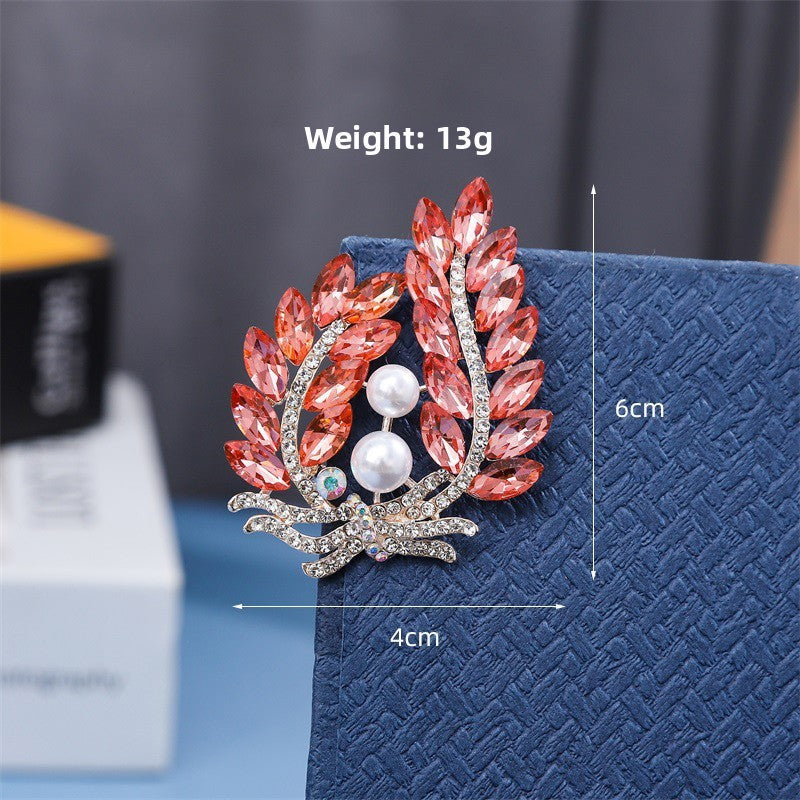 Pin Brooches Made Of Alloy Available In Elegant Golden Color