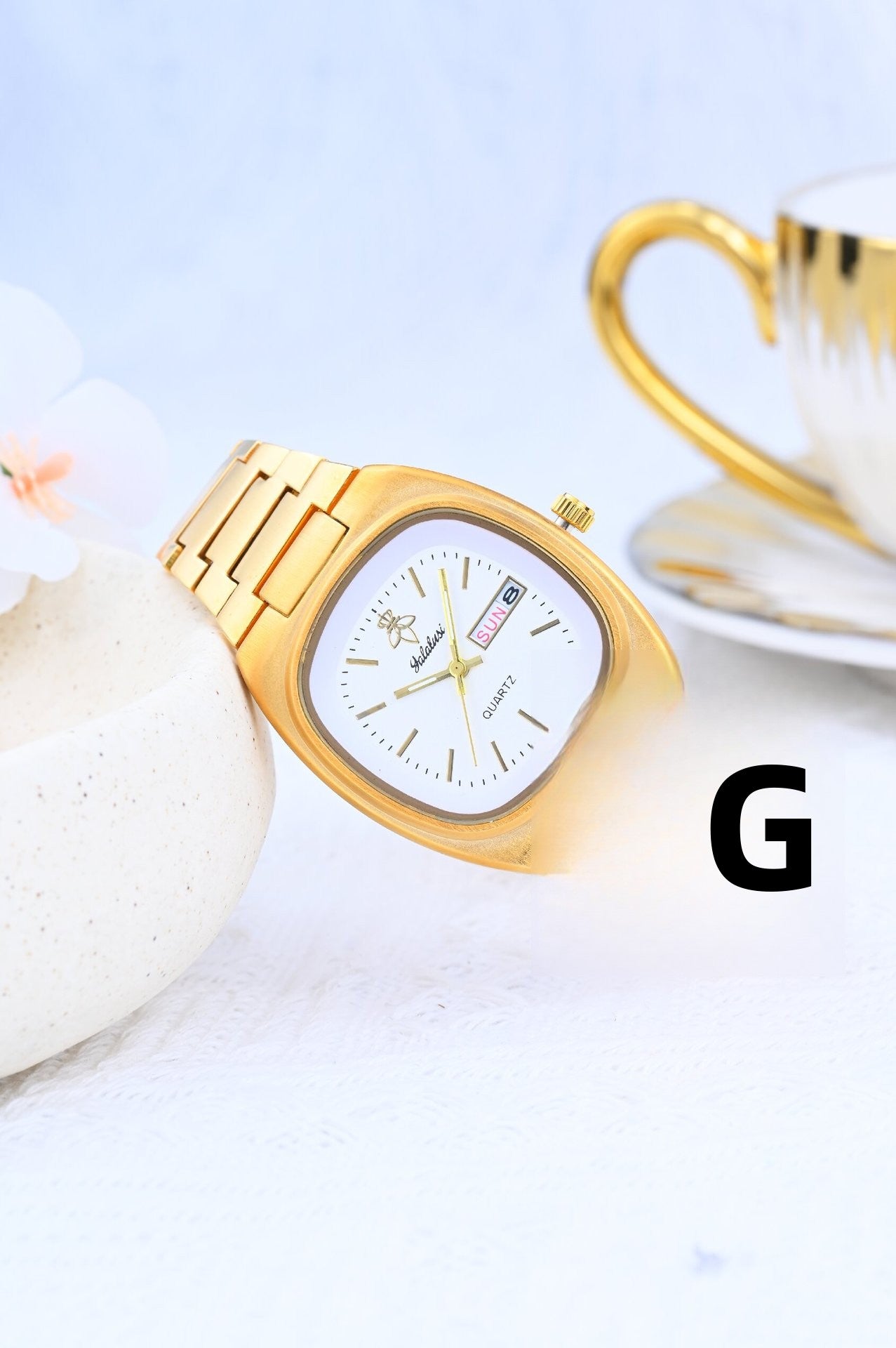 Women’s Quartz Watch With Tempered Glass, Square Dial, Steel Strap, Number Display, Butterfly Double Snap Buckle Golden
