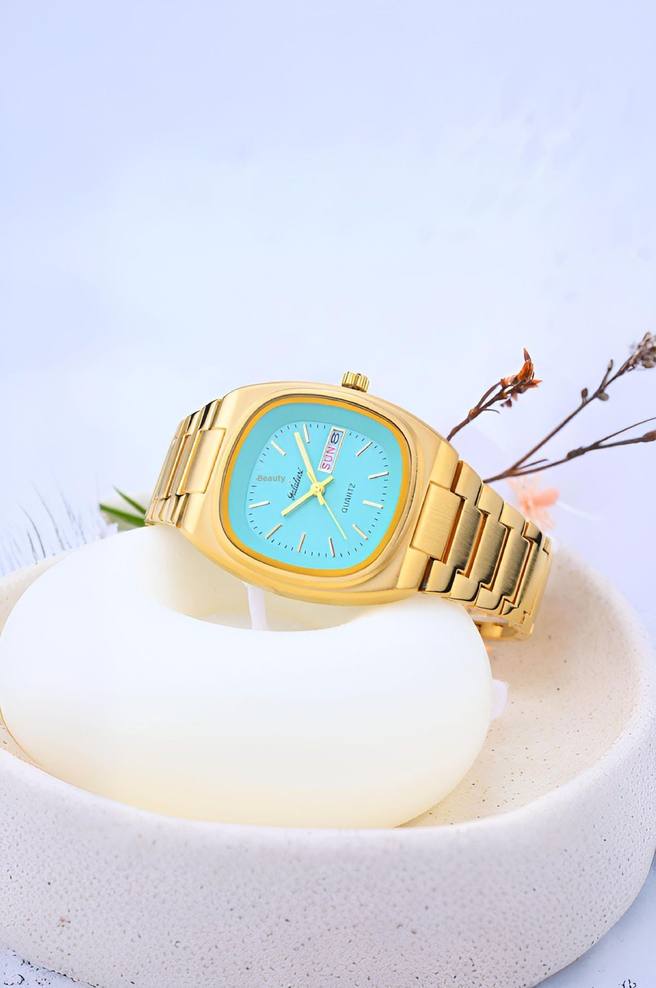 Women’s Quartz Watch With Tempered Glass, Square Dial, Steel Strap, Number Display, Butterfly Double Snap Buckle Golden