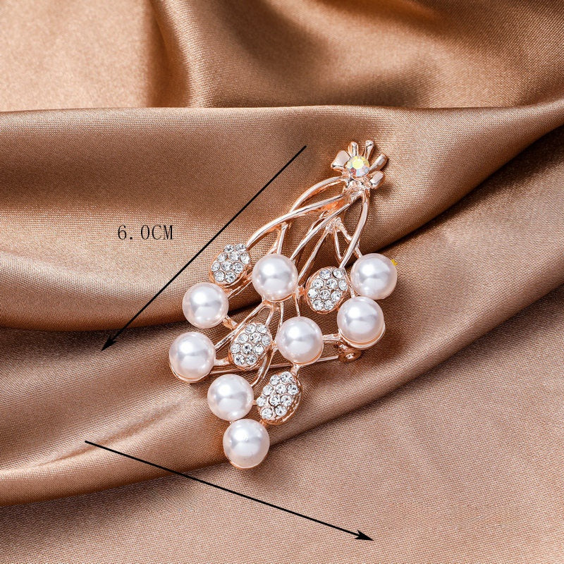 Elegant Flower Pearl Pin Brooch, Perfect Christmas Accessory With Delicate Floral Design