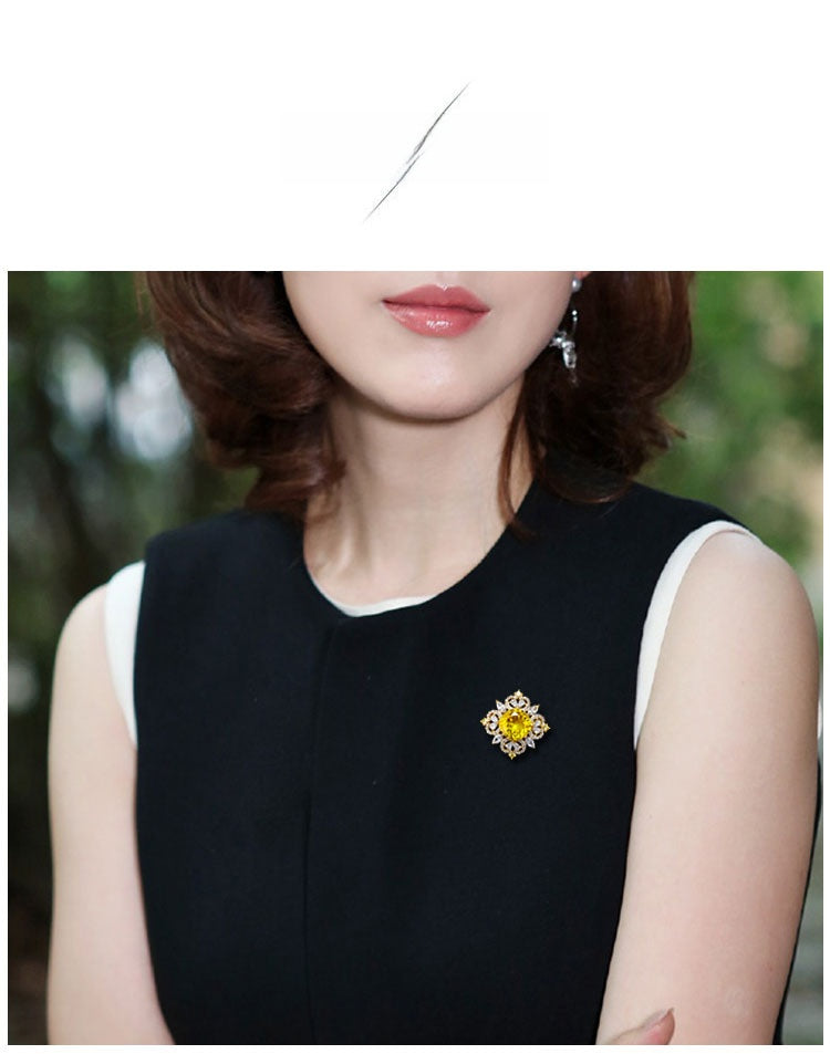 Flower Pin Brooch Featuring Zircon Inlay In Elegant Green Color
