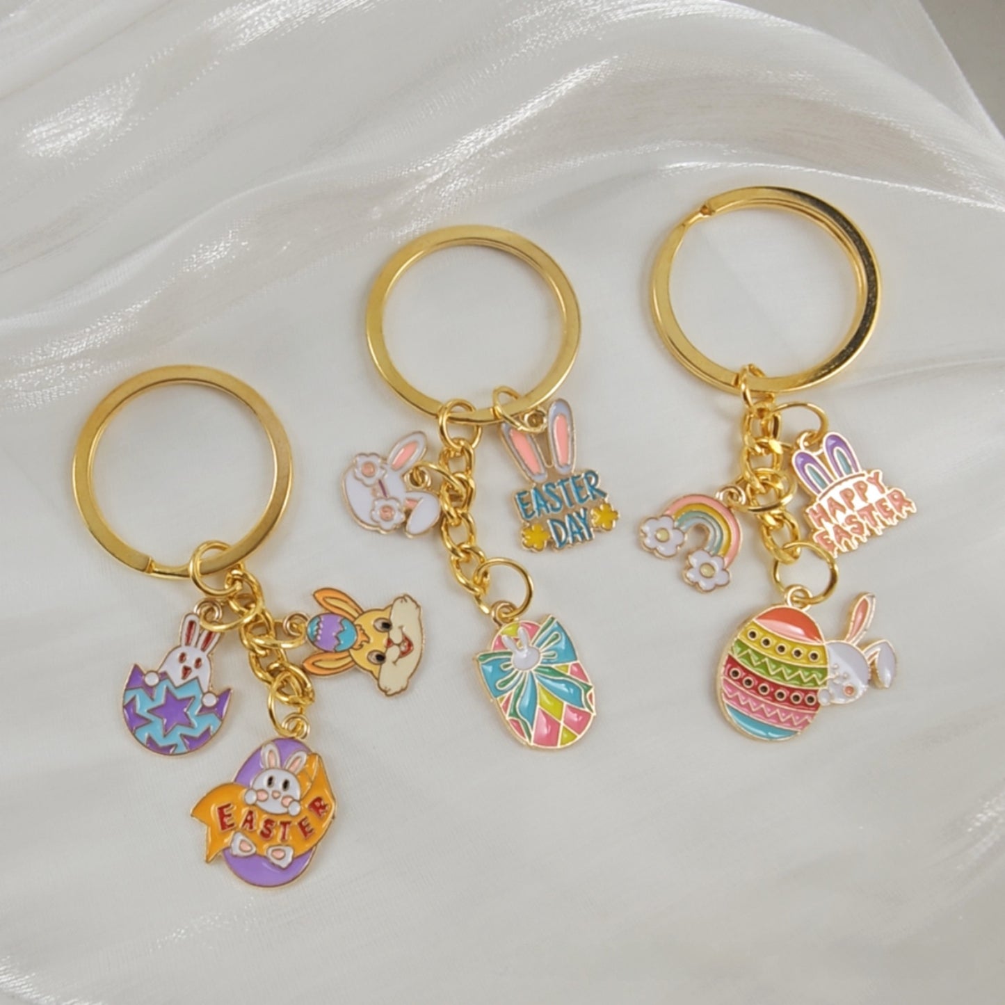 Easter Egg Keychain In Alloy Featuring Rabbit Pattern, Perfect For Holiday Accessories