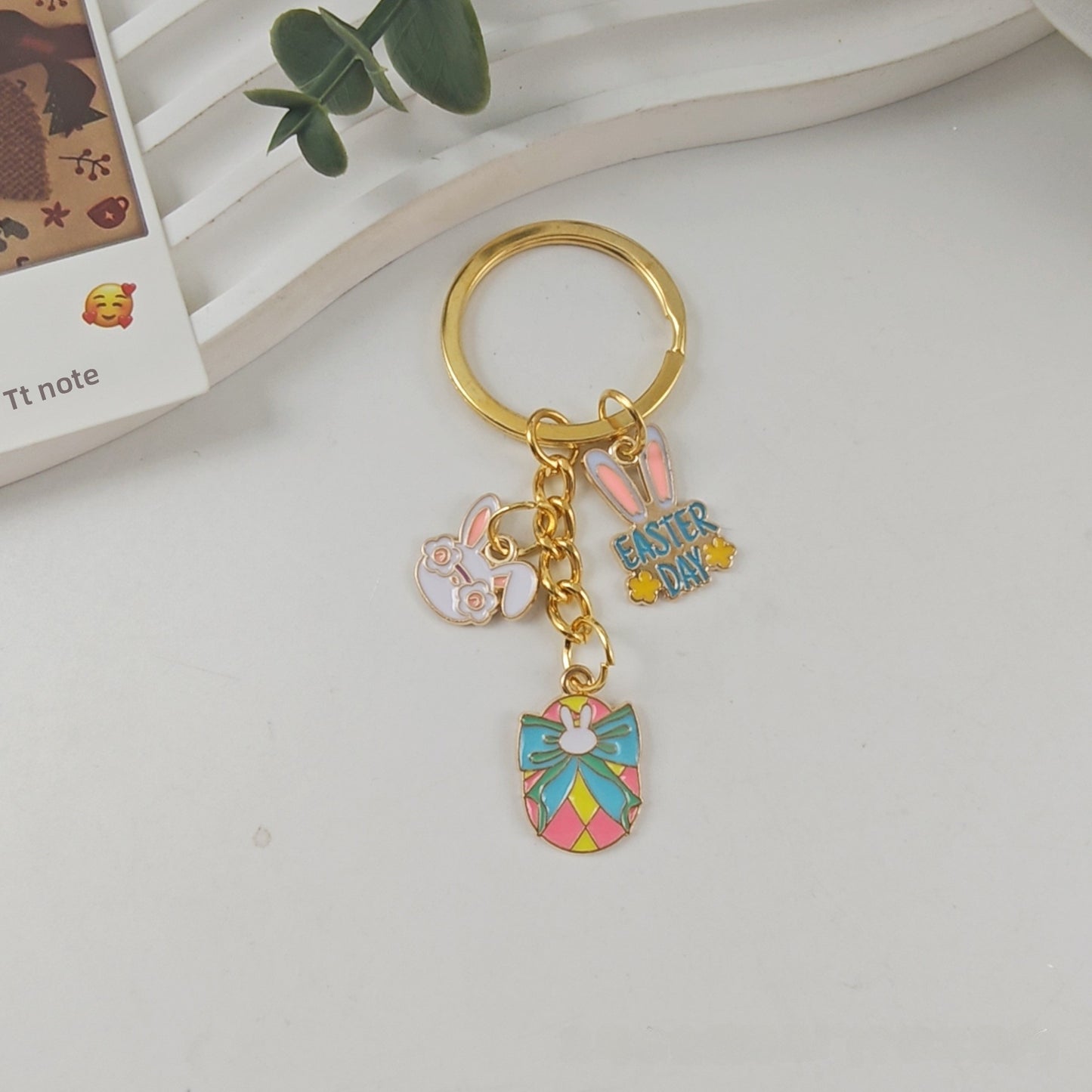 Easter Egg Keychain In Alloy Featuring Rabbit Pattern, Perfect For Holiday Accessories