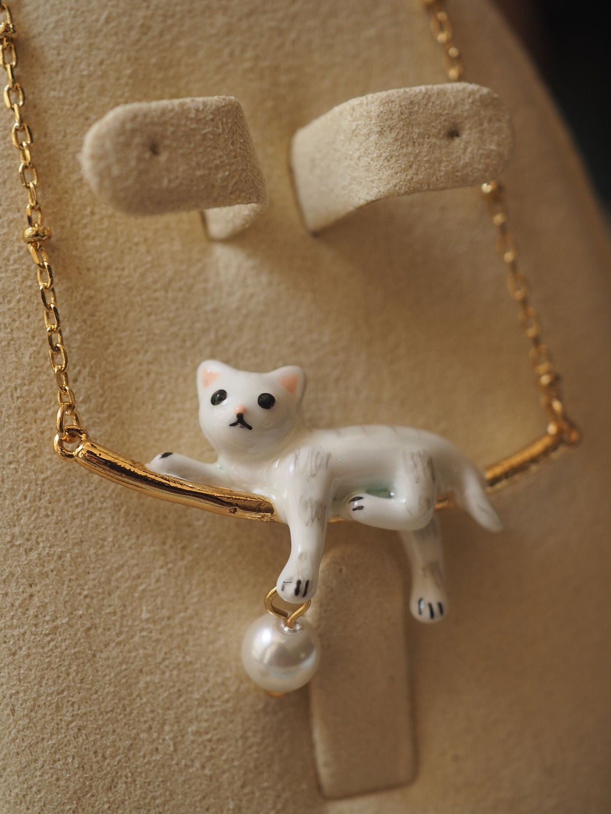 Pastoral Cat Necklace For Women Featuring Epoxy Craft And Zircon Inlay On Copper With Cable Chain