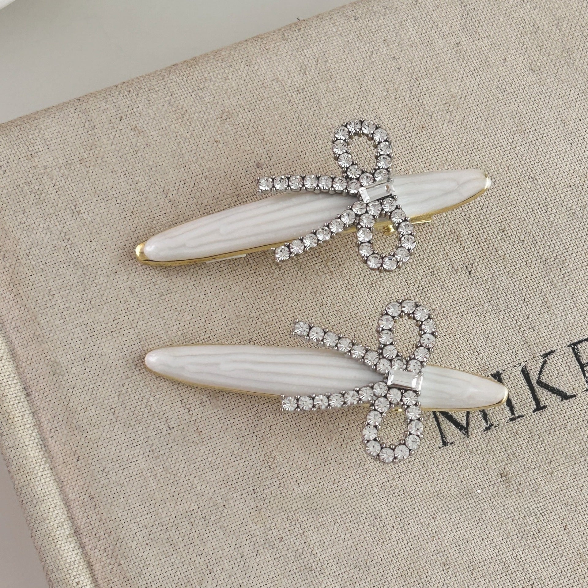 French Style Bow Tie Hairpin For Women With White Rhinestones, 1 PCS Package