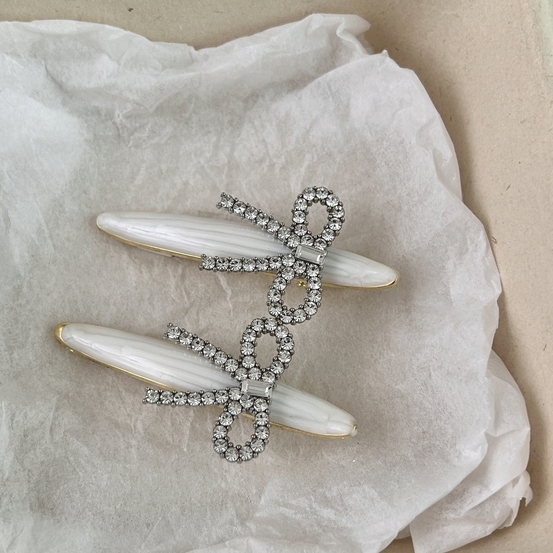 French Style Bow Tie Hairpin For Women With White Rhinestones, 1 PCS Package