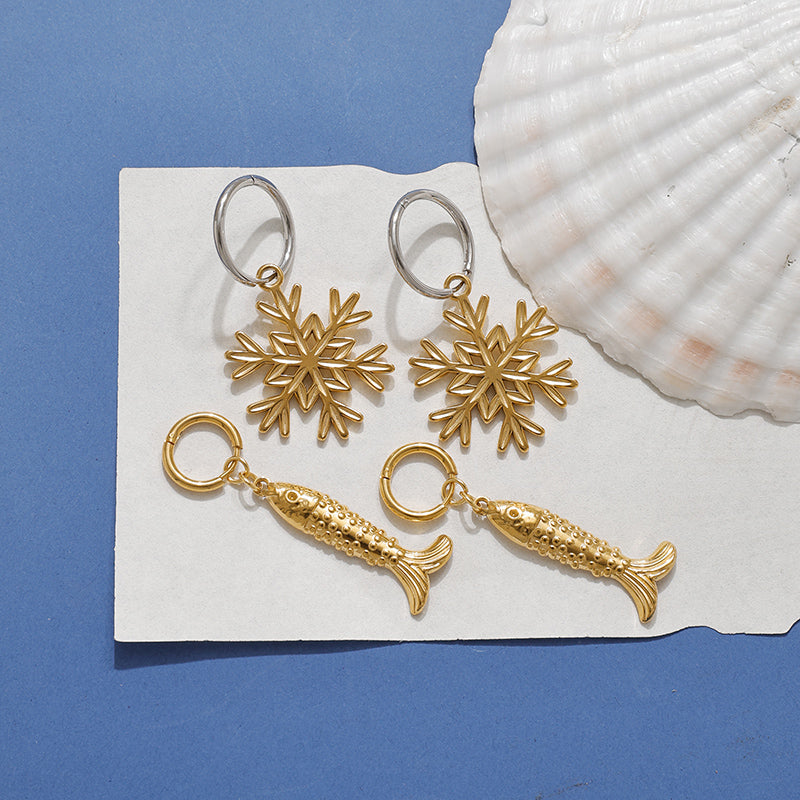 Cute Snowflake Earrings For Women In 304 Stainless Steel With 18K Gold Plated Electroplated Finish