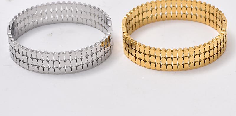 For Bangle Made Of Titanium Steel In Golden Color