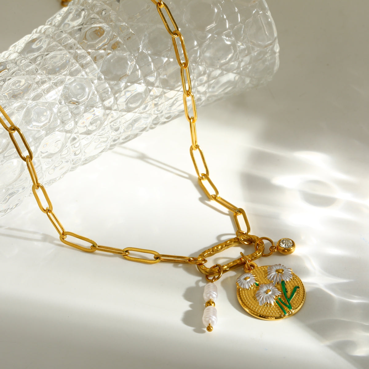 Sweet Round Pendant Necklace For Women In 201 Stainless Steel With 18K Real Gold Plated Finish And Paperclip Chain