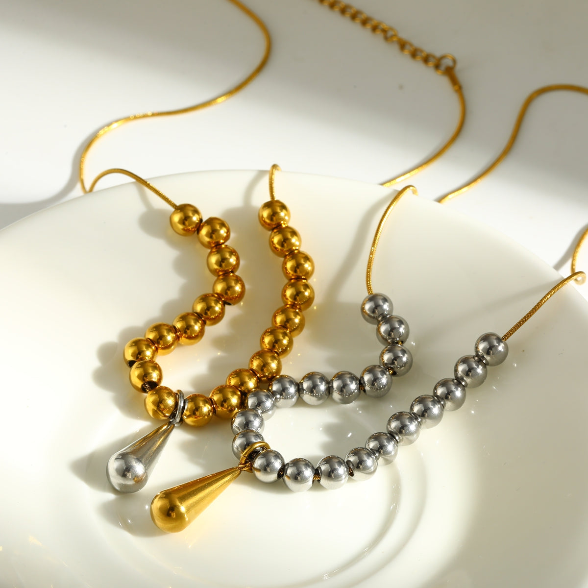 Round Pendant Necklace For Women In 201 Stainless Steel With Electroplated 18K Real Gold Plated Finish And Snake Chain