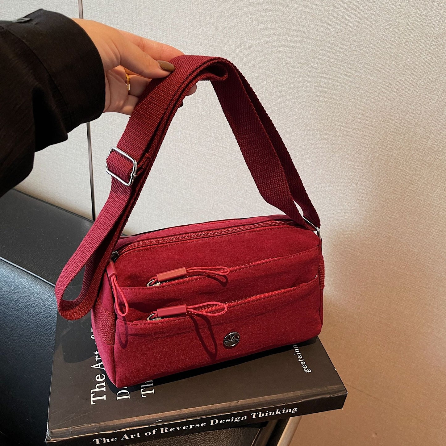 Square Polyester Shoulder Bag For Women, Stylish And Durable Design