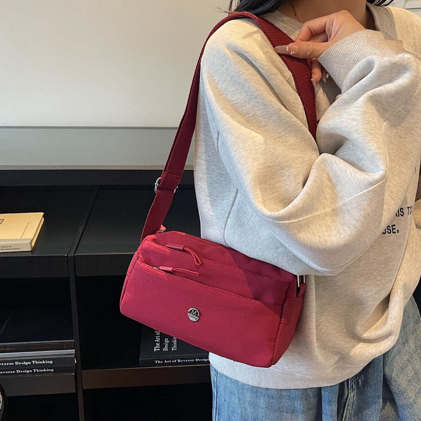 Square Polyester Shoulder Bag For Women, Stylish And Durable Design