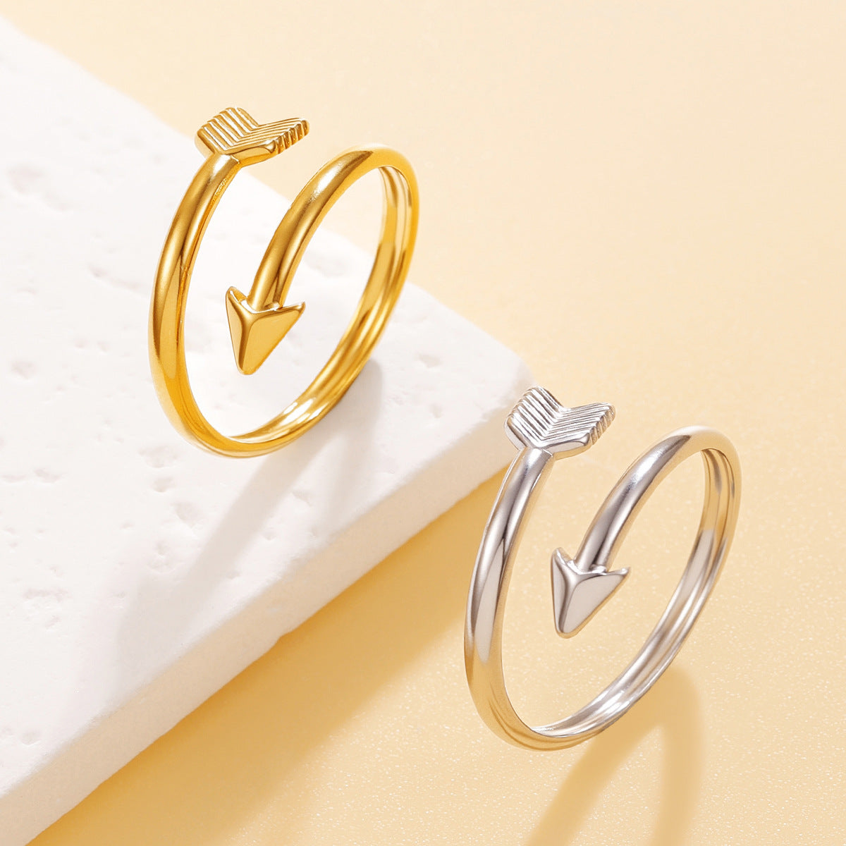 Romantic Feather Open Ring For Women In Golden Metal