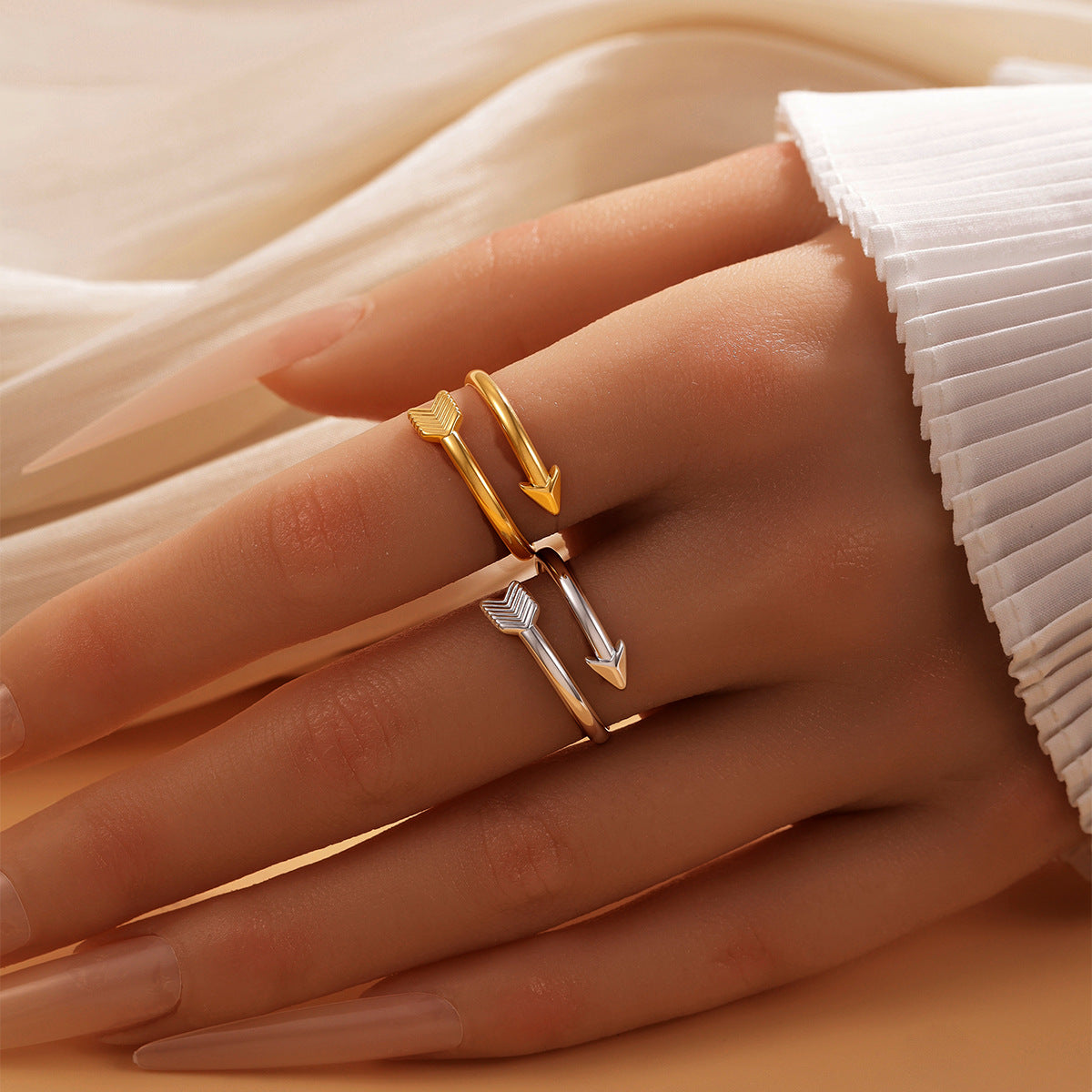 Romantic Feather Open Ring For Women In Golden Metal