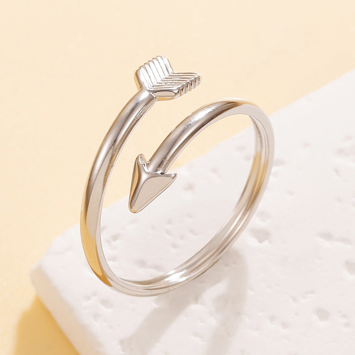 Romantic Feather Open Ring For Women In Golden Metal