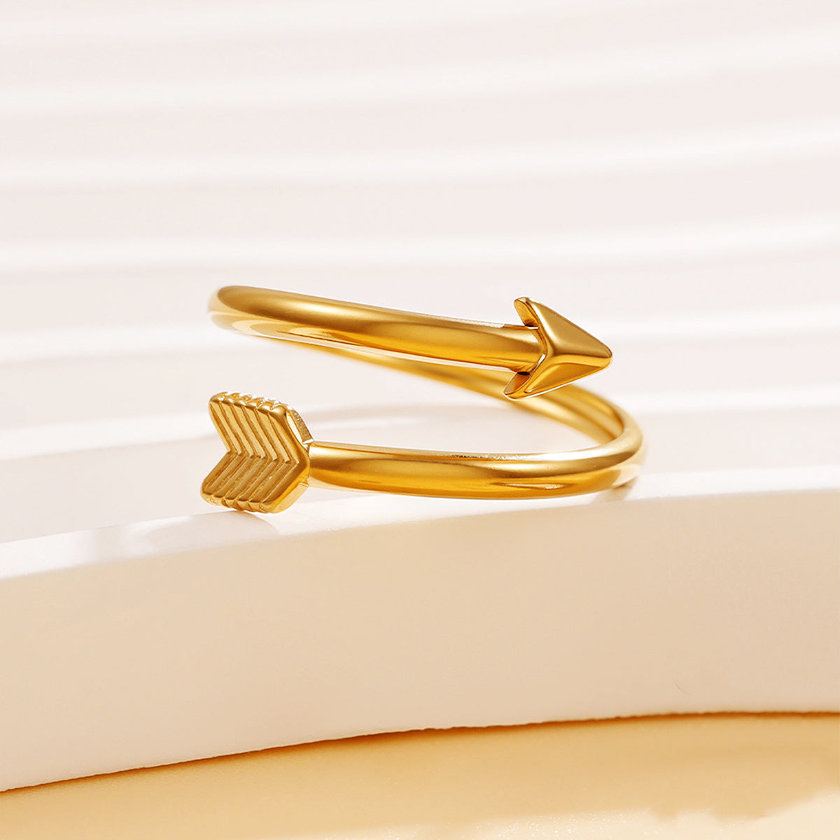 Romantic Feather Open Ring For Women In Golden Metal