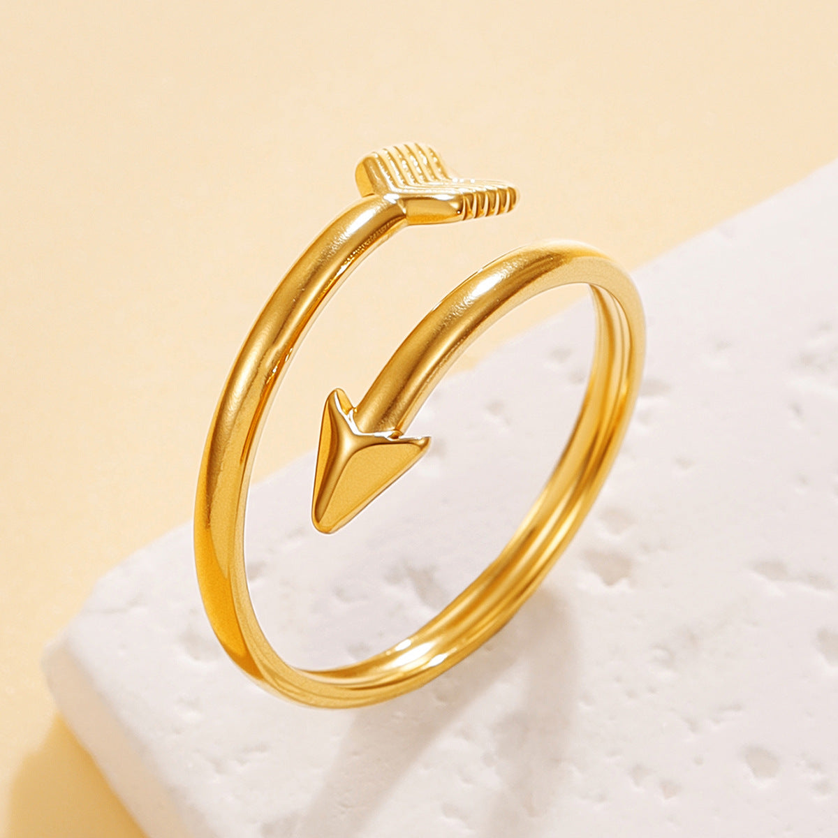 Romantic Feather Open Ring For Women In Golden Metal