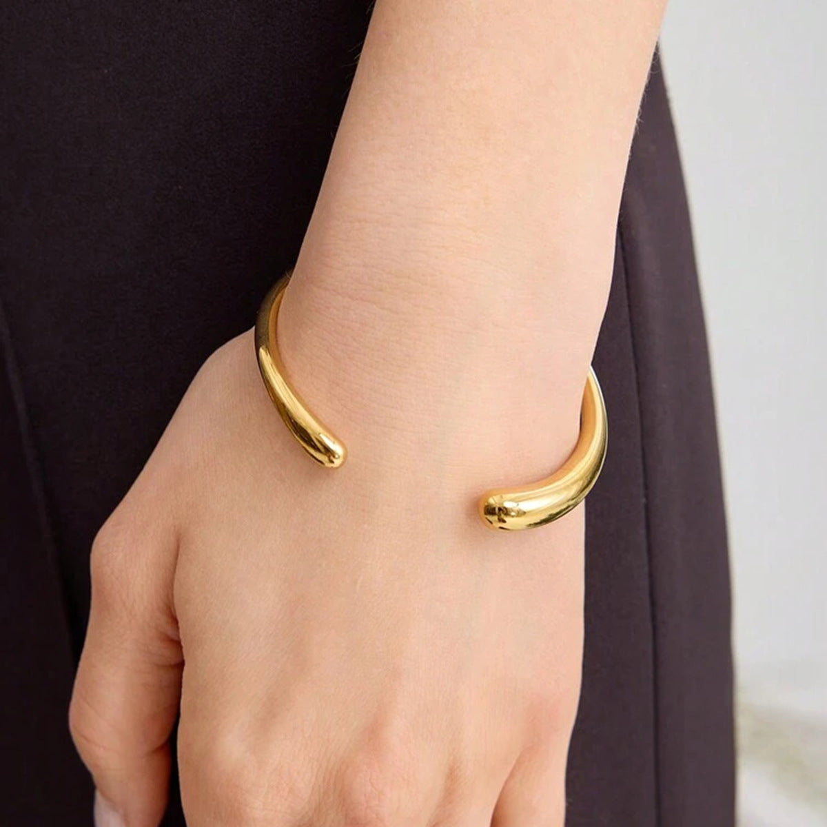 Geometric Bangle For Women Featuring Electroplated 304 Stainless Steel With 18K Real Gold Plated PVD Coated Finish