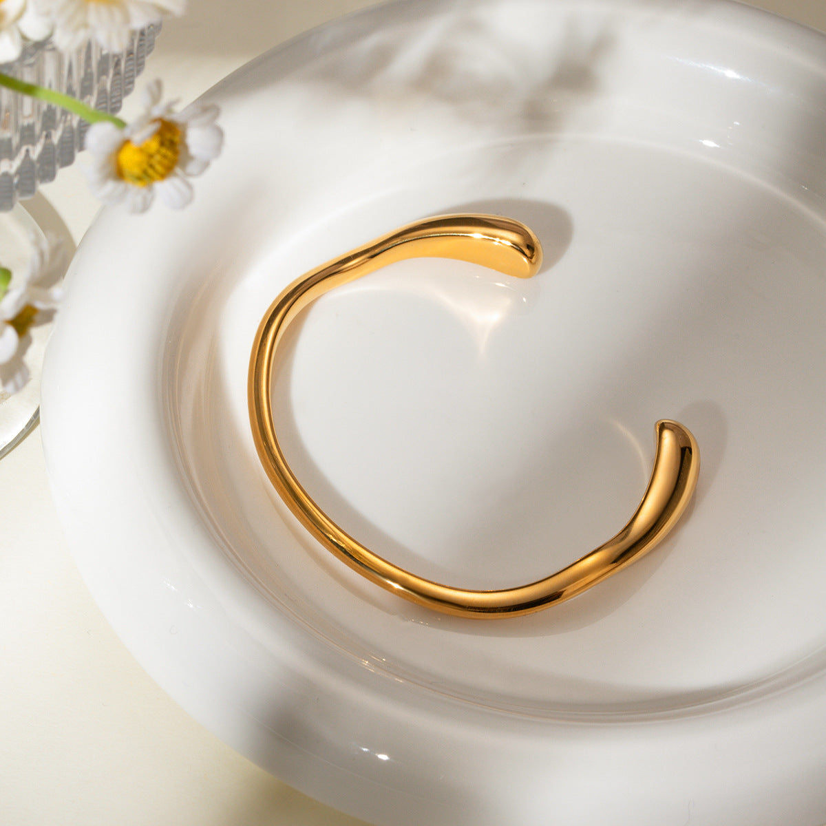 Geometric Bangle For Women Featuring Electroplated 304 Stainless Steel With 18K Real Gold Plated PVD Coated Finish